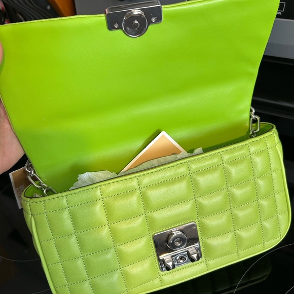 Pear green nwt mk purse - Picture 4 of 5